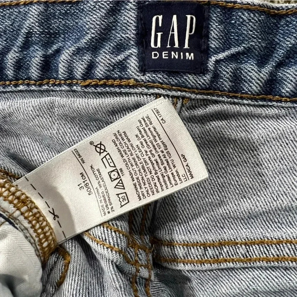 Women Gap jeans size 31 best girlfriend cut relaxed fit in used great condition - Picture 7 of 8